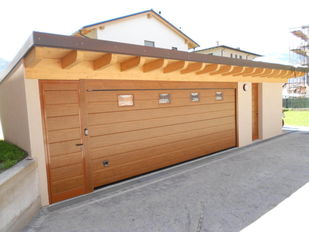 abbinare porta laterale pedonale a portone da garage