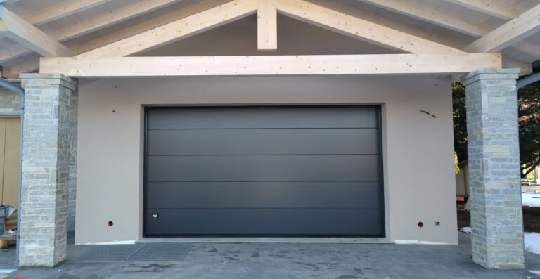 Porta sezionale Modena monodoga liscio colore grigio RAL 7016 2021