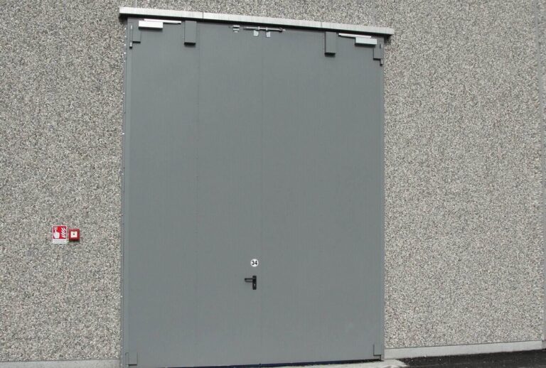 portone tagliafuoco industriale in capannone