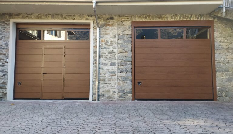 Urbino due doghe liscio effetto legno noce, con Adige e porta pedonale inserita