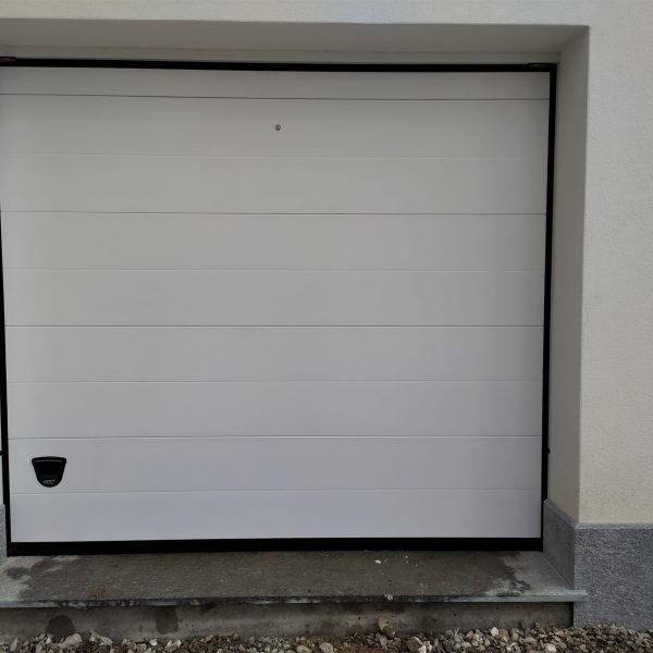 Porta sezionale due doghe liscio Venezia