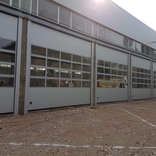 portoni stabilimenti industriali