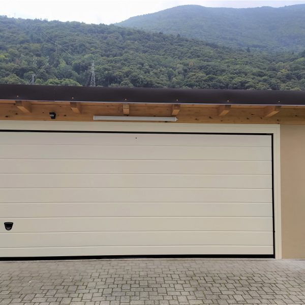 Due doghe liscio Urbino bianco RAL 9010/9016