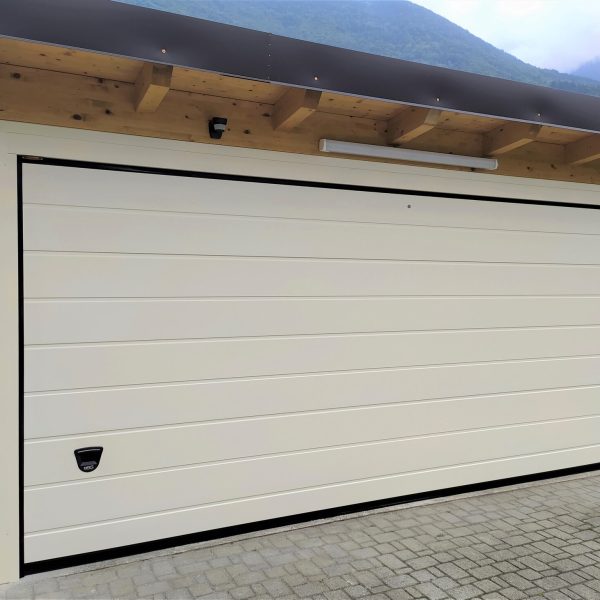 Due doghe liscio Urbino bianco RAL 9010/9016