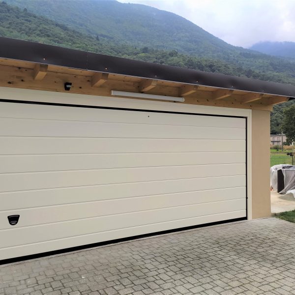 Due doghe liscio Urbino bianco RAL 9010/9016