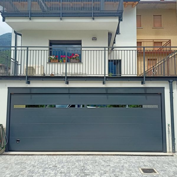 Venezia due doghe liscio RAL 7016 con Adda