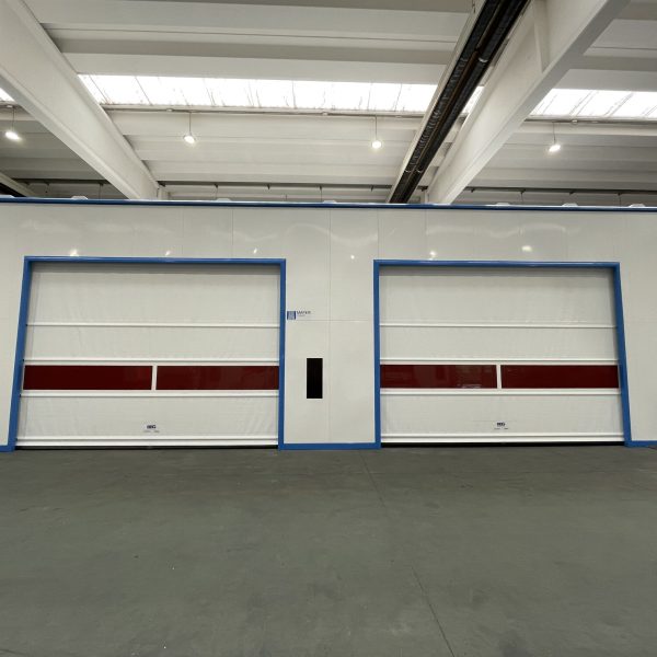 Porta rapida modello Volta ad arrotolamento 2023, con settore rosso