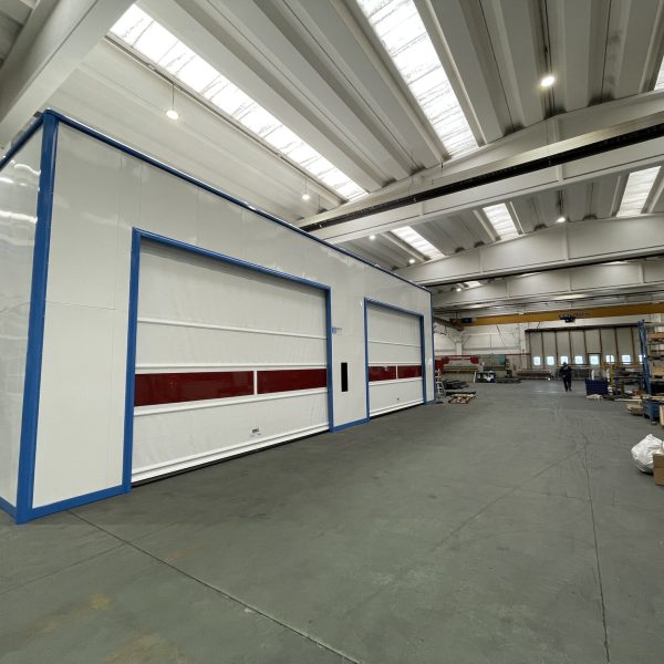 Porta rapida modello Volta ad arrotolamento 2023, con settore rosso